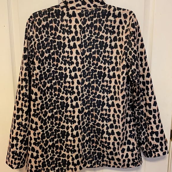 Leopard print blazer. - Picture 2 of 7
